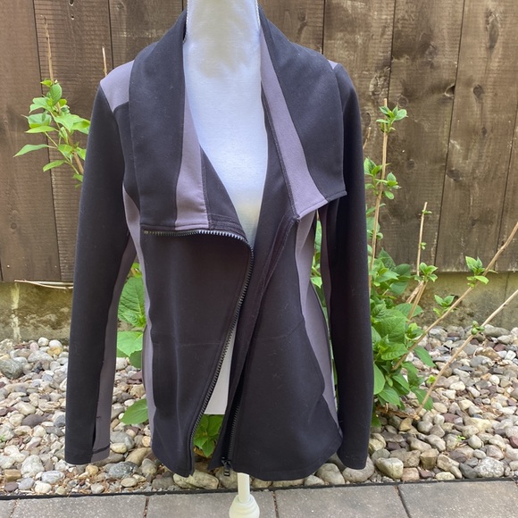 Cabi zip up sweatshirt. Hardly worn - Picture 5 of 8